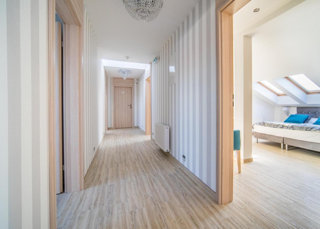 Delfin Bed & Breakfast เมียนซีวอเจีย ภายนอก รูปภาพ