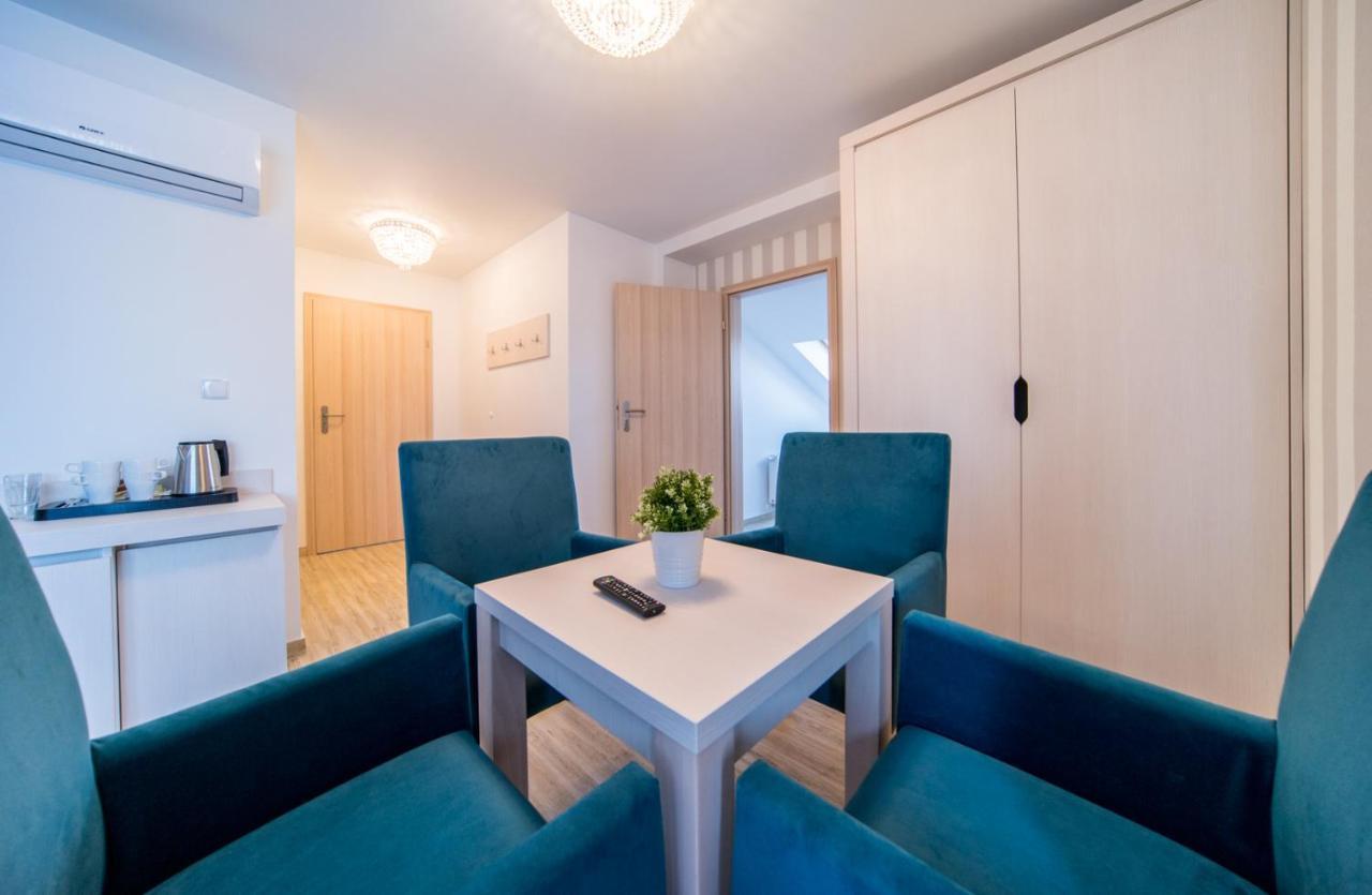 Delfin Bed & Breakfast เมียนซีวอเจีย ภายนอก รูปภาพ