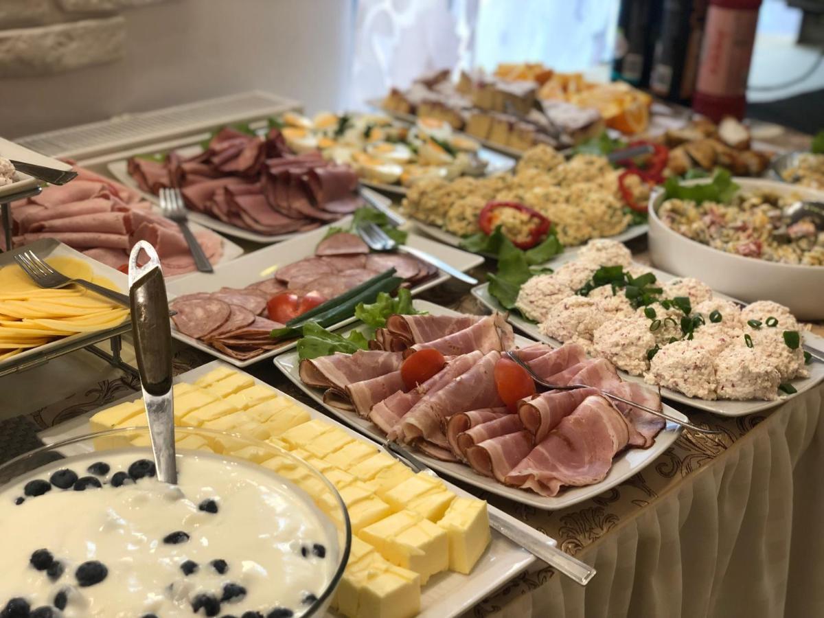 Delfin Bed & Breakfast เมียนซีวอเจีย ภายนอก รูปภาพ