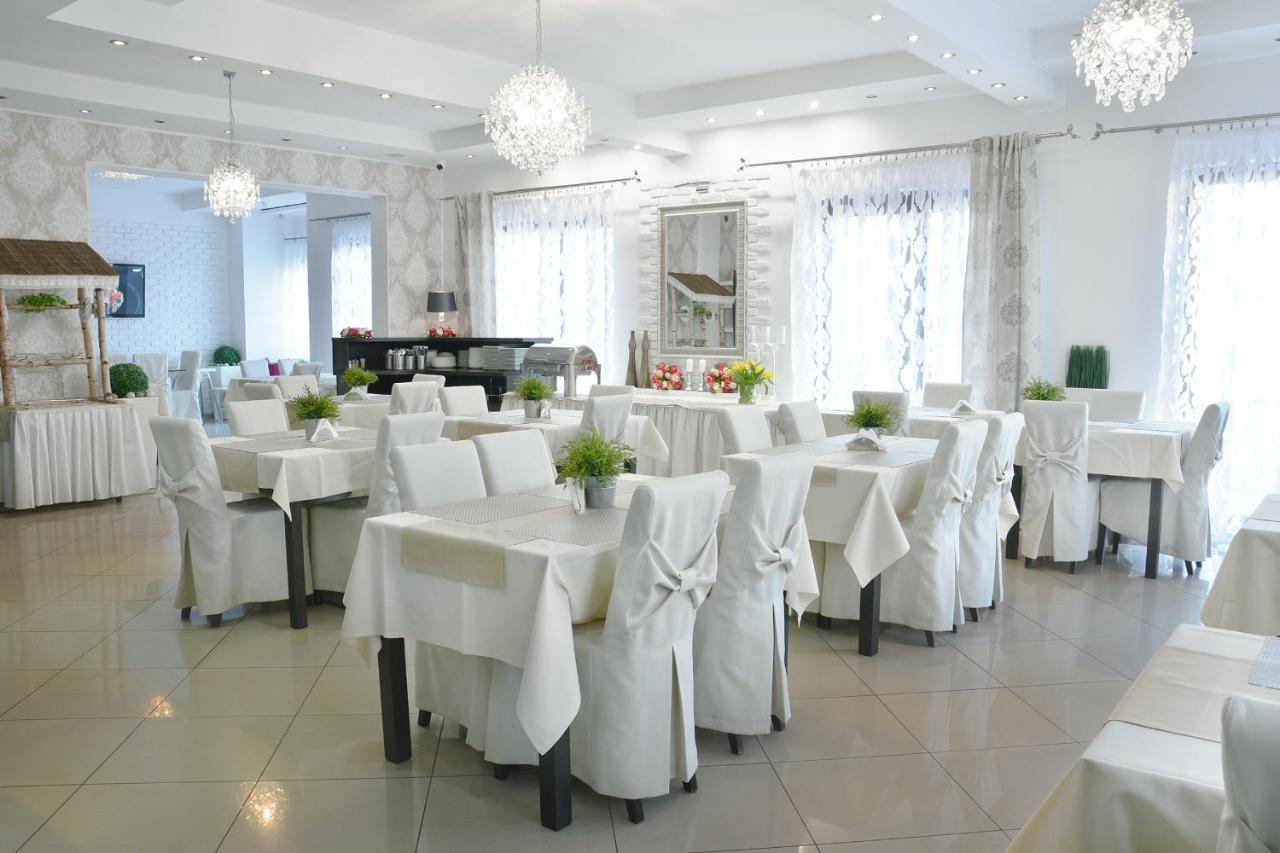 Delfin Bed & Breakfast เมียนซีวอเจีย ภายนอก รูปภาพ