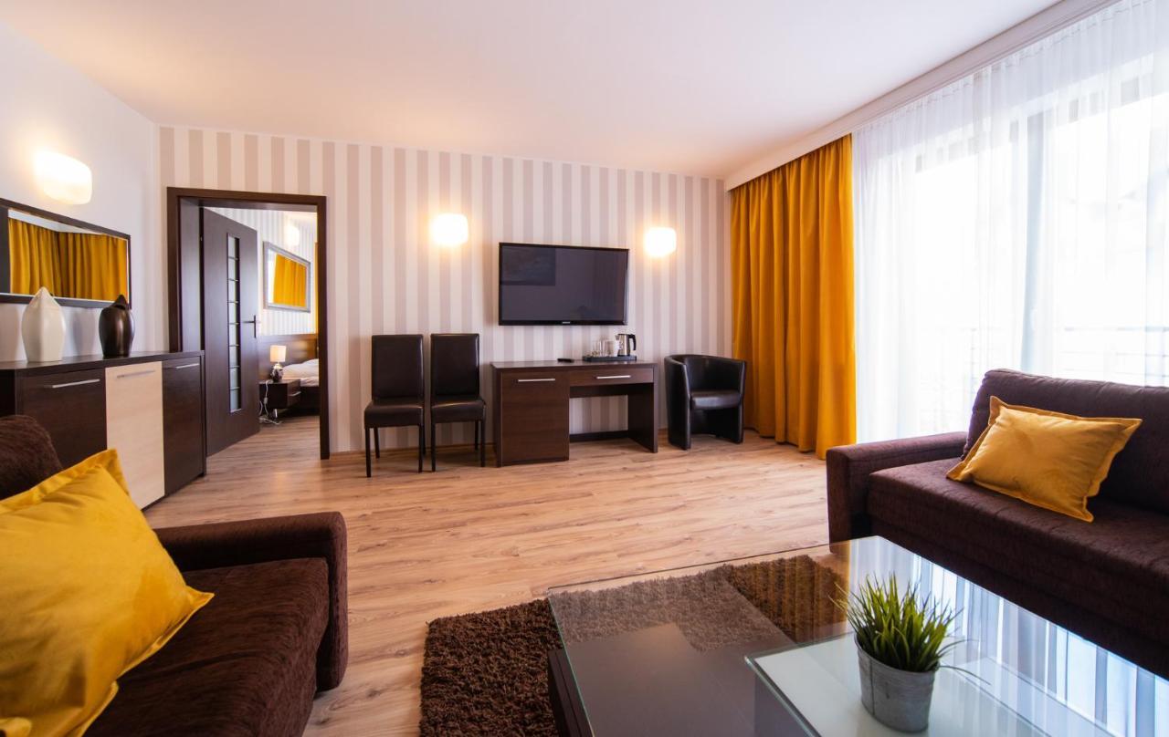 Delfin Bed & Breakfast เมียนซีวอเจีย ภายนอก รูปภาพ