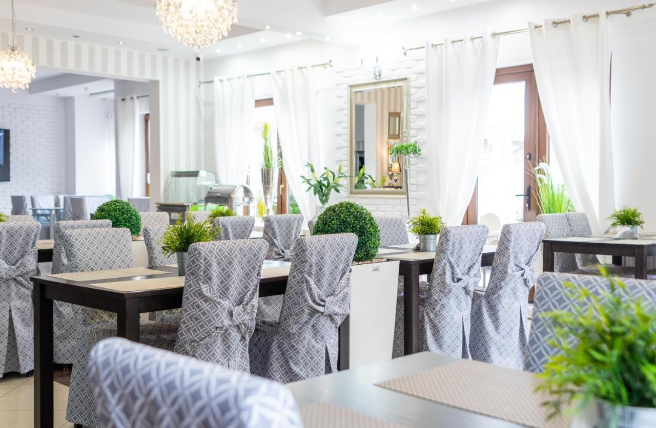 Delfin Bed & Breakfast เมียนซีวอเจีย ภายนอก รูปภาพ