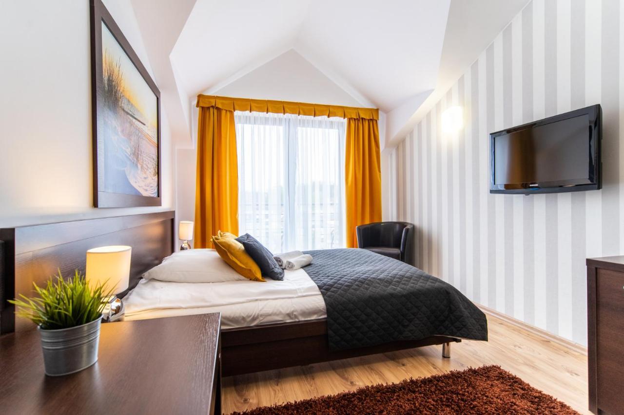 Delfin Bed & Breakfast เมียนซีวอเจีย ภายนอก รูปภาพ