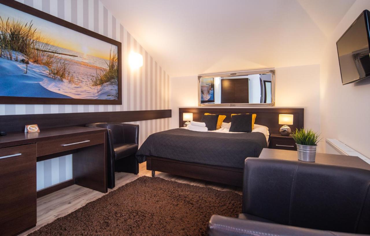 Delfin Bed & Breakfast เมียนซีวอเจีย ภายนอก รูปภาพ