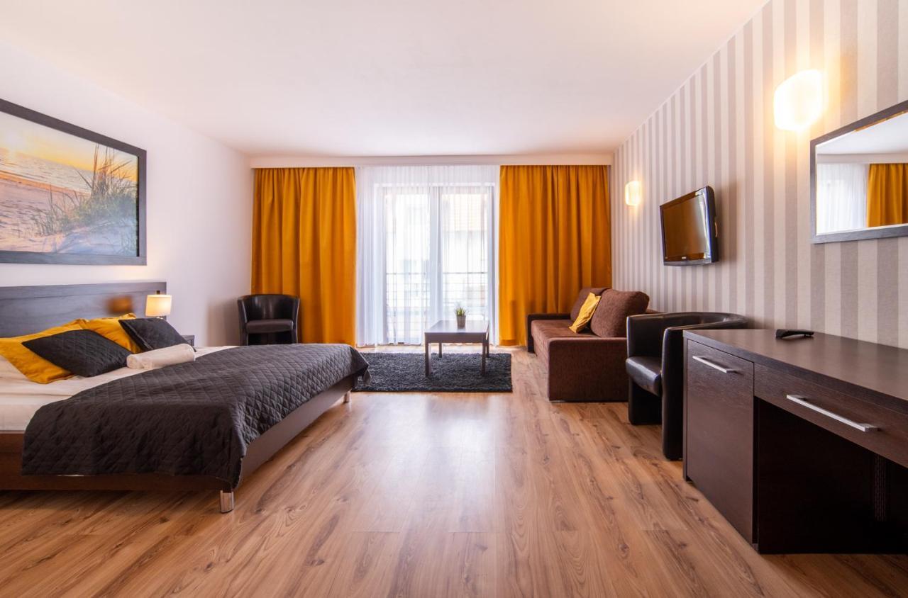 Delfin Bed & Breakfast เมียนซีวอเจีย ภายนอก รูปภาพ